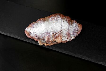 Круассан шоколадный с вишней