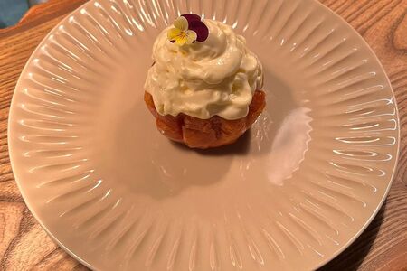 Итальянская баба с просекко и лавандовой эспумой