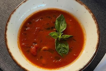 Томатный суп с морепродуктами