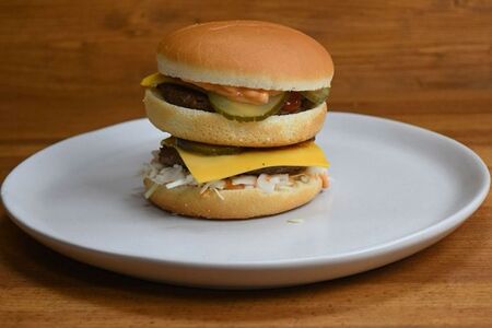 Бургер большой с котлетой из свинины