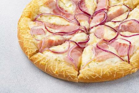 Пицца Карбонара на толстом с сыром