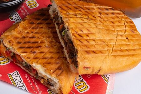 Донер в багете с мясом курицы