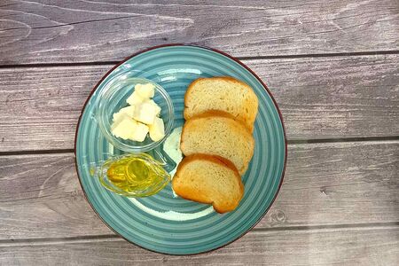 Тост с маслом и медом