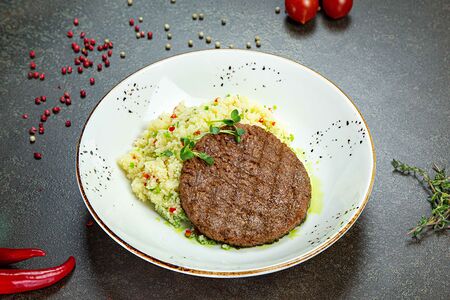 Котлета немясная с кускусом и овощами