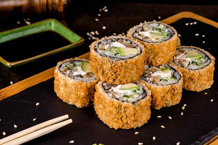 Горячий ролл с угрем