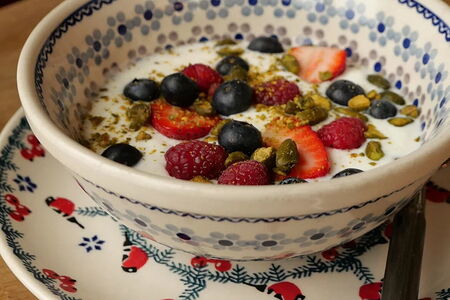 Домашний йогурт с ягодами