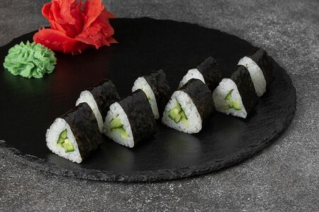 Ролл Маки с огурцом