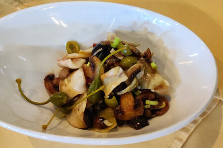 Салат с кальмаром