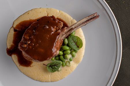 Рулет из каре ягненка с полентой