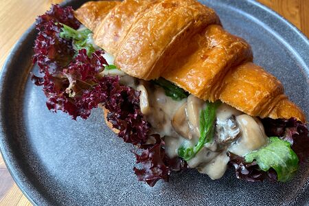 Круассан с сыром и грибами