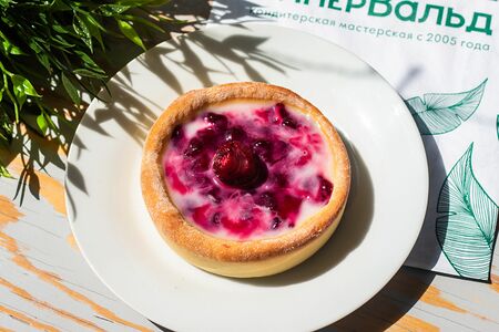 Сметанник с вишней