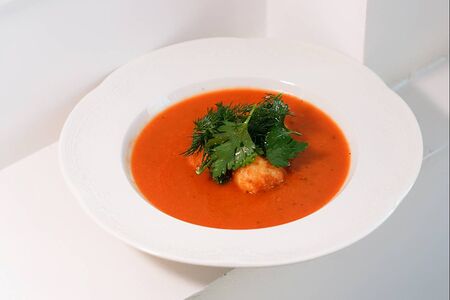 Томатный суп с хрустящей моцареллой
