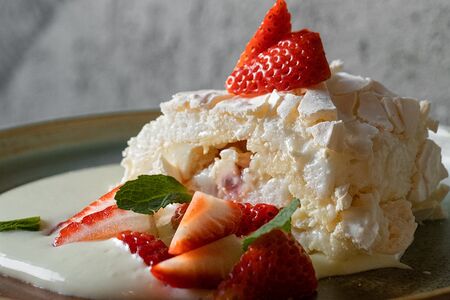 Меренговый рулет