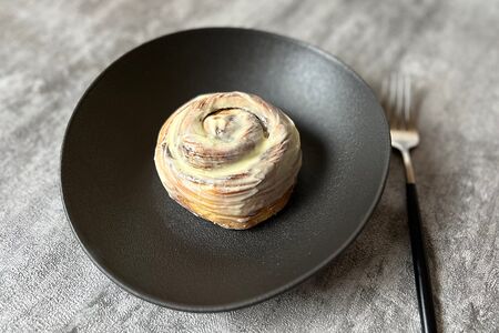 Пирожное Популярная плюшка с корицей