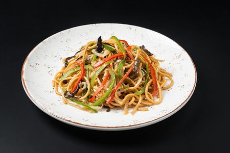 Лапша яичная с овощами