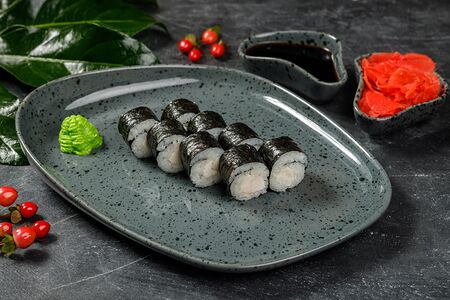 Маки с курицей