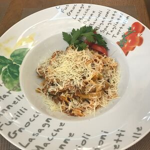 Спагетти со cвинoй вырезкой