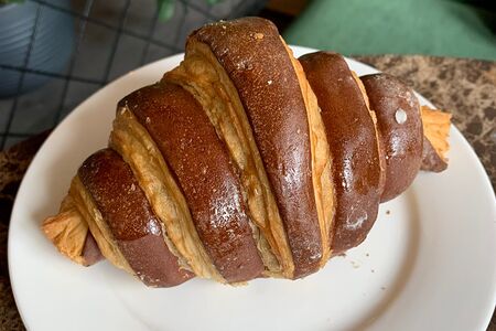 Круассан с шоколадом