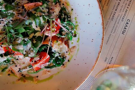 Салат с подкопченным угрем