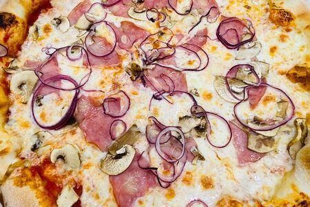 С ветчиной и грибами