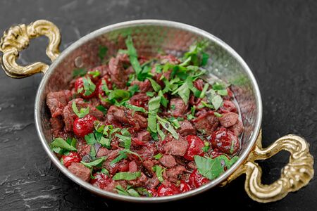 Вырезка говядины с вишней