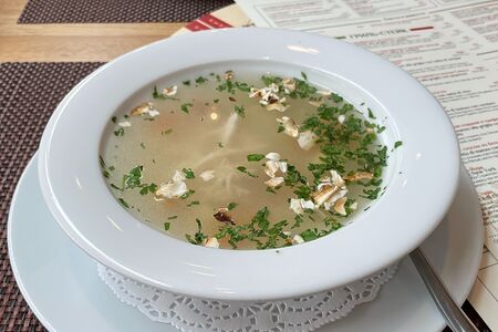 Куриная похлёбка с перепелиным яйцом