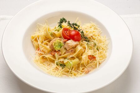 Паста с лососем в сливочном соусе