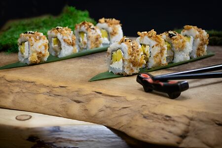 Ролл со скумбрией