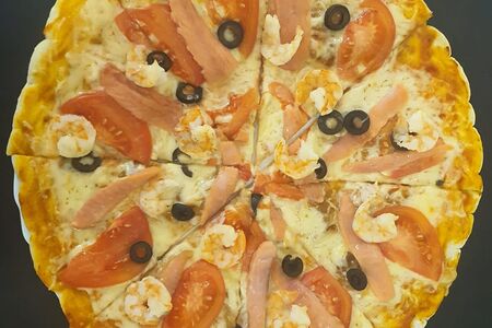 Пицца С сёмгой и креветками