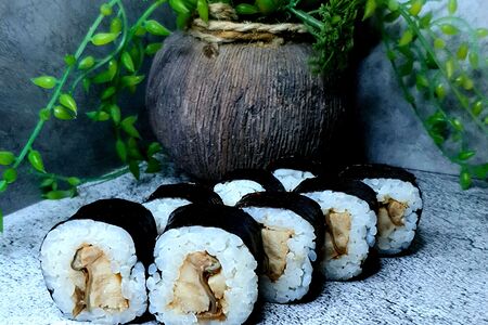 Мини-ролл с угрем