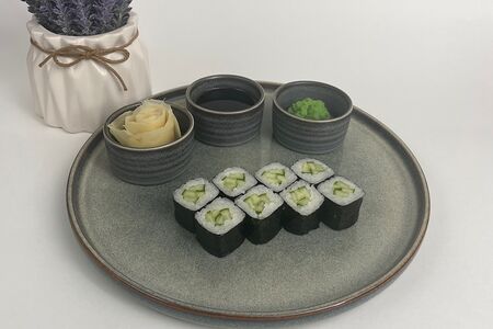 Ролл с огурцом