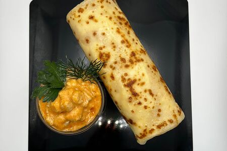 Блинчик с куриным филе в сливочном соусе