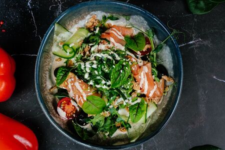 Салат с сёмгой слабой соли и теплым картофелем под соусом тоннато