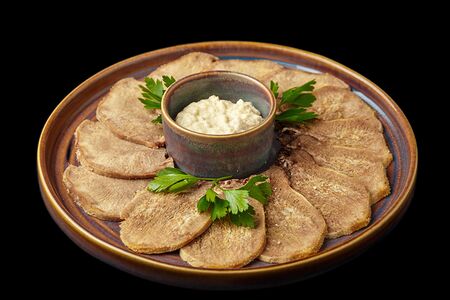 Бараний язык с хреном