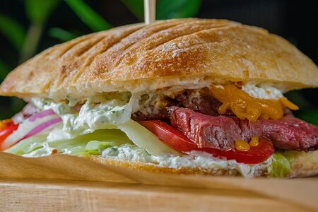 Сэндвич с фланк стейком