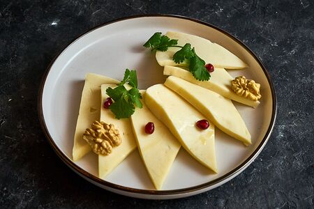 Сулугуни молочный