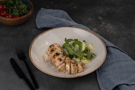 Пряная курица в устричном соусе с кунжутом