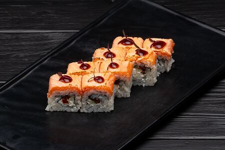 Ролл с жжёной форелью