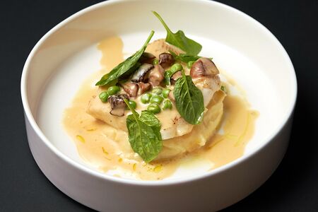 Палтус с картофельным пюре и соусом бермонте
