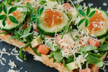 Вафля с лососем и красной икрой