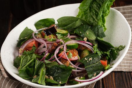 Зеленый салат