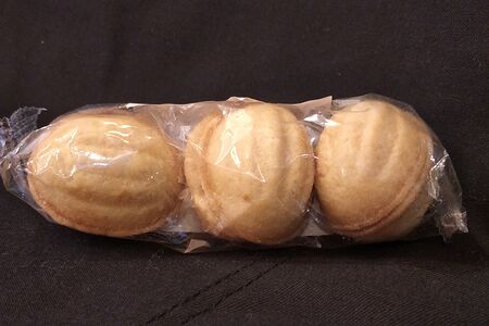 Орешки с вареной сгущенкой