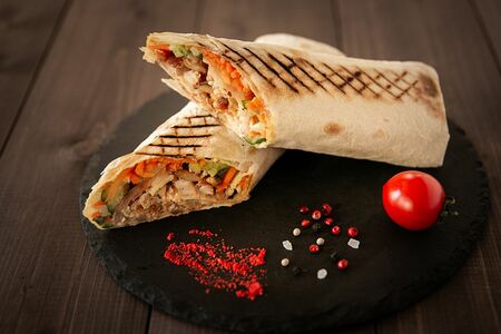 Шаурма в тонком лаваше