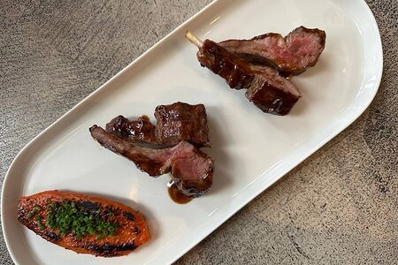 Корейка ягненка, печеный батат и ароматное масло