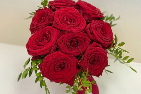 Букет цветов Красные розы в шляпной коробке