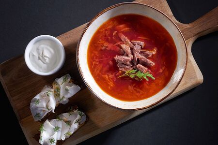 Борщ красный с салом и горчицей