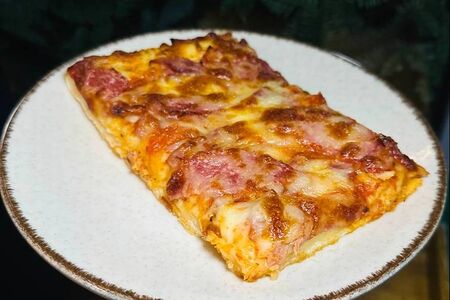 Пицца Салями-ветчина