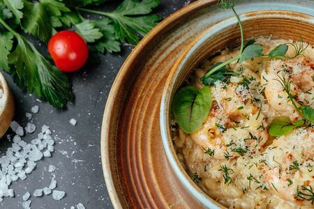 Паста орзо с креветками в сливочном соусе