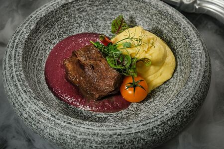 Говядина в соусе бордольез