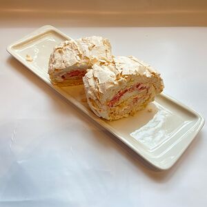 Рулет Меренговый с ягодой